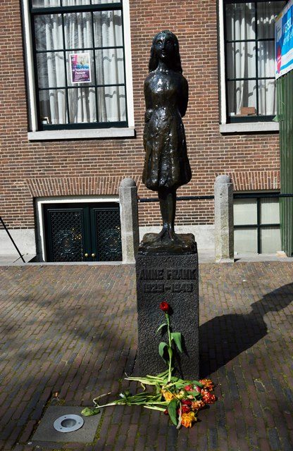 Estátua de Anne Frank